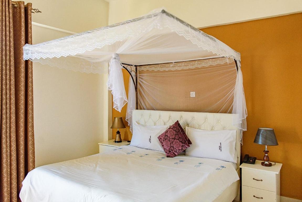 Garden Courts Hotel Masaka Dış mekan fotoğraf