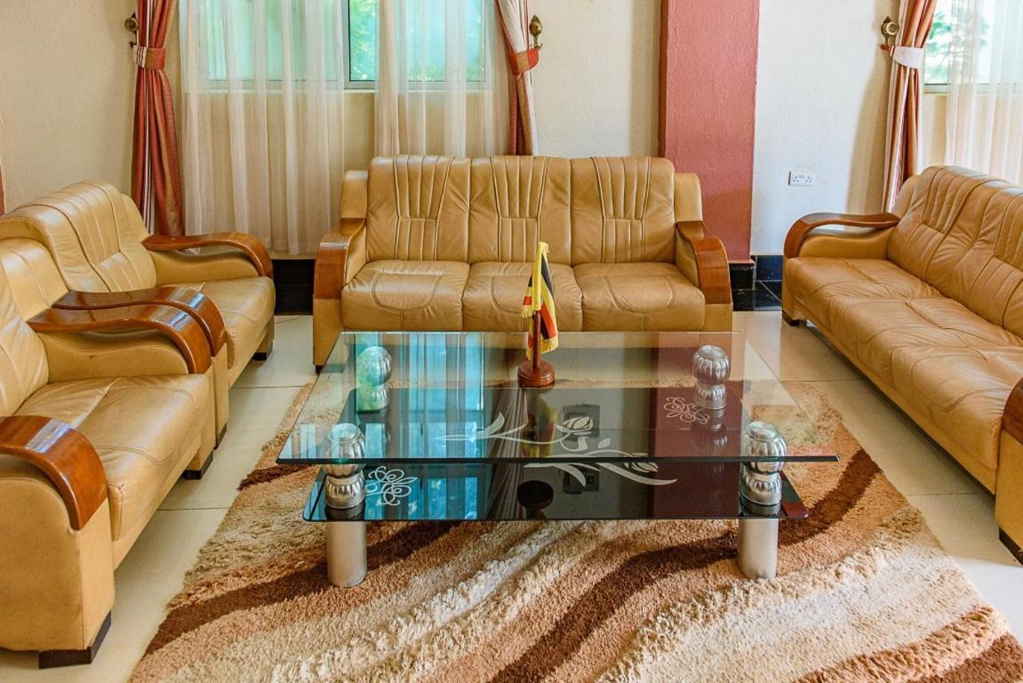 Garden Courts Hotel Masaka Dış mekan fotoğraf